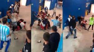 ¡En video! Hinchas argentinos levantaron a patadas a unos croatas tras la derrota