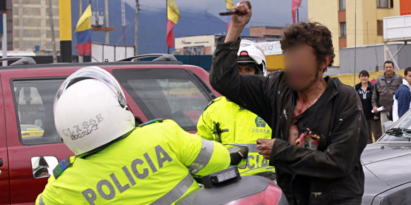 Le roban el arma de dotación a un policía mientras atendía una pelea en Cartagena