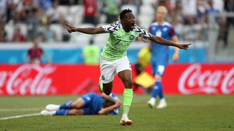 Nigeria derrotó a Islandia y le dio vida a los argentinos