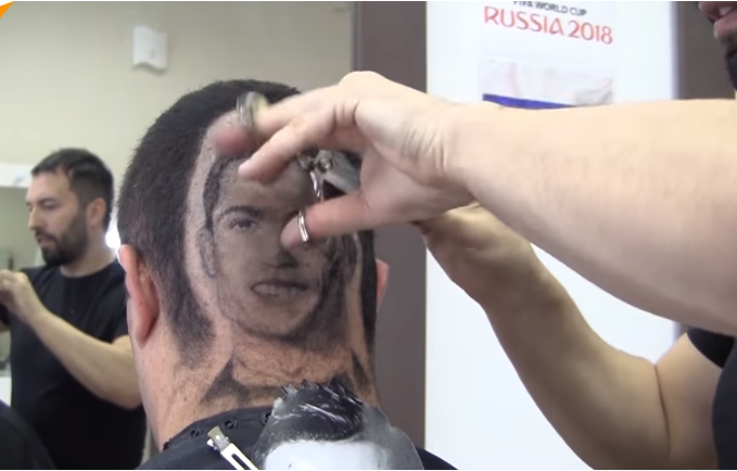 ¡Fiebre mundialista! Peluquero hace cortes de cabello con imagen de las máximas figuras que estarán en el Mundial de Rusia
