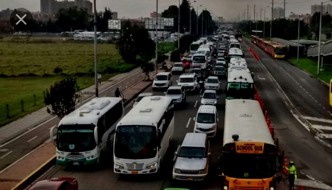 En buses y taxis de rutas escolares transportaban y vendía drogas en colegios de Bogotá