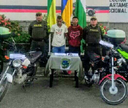 Autoridades capturaron a dos hombres por el robo de dos motocicletas