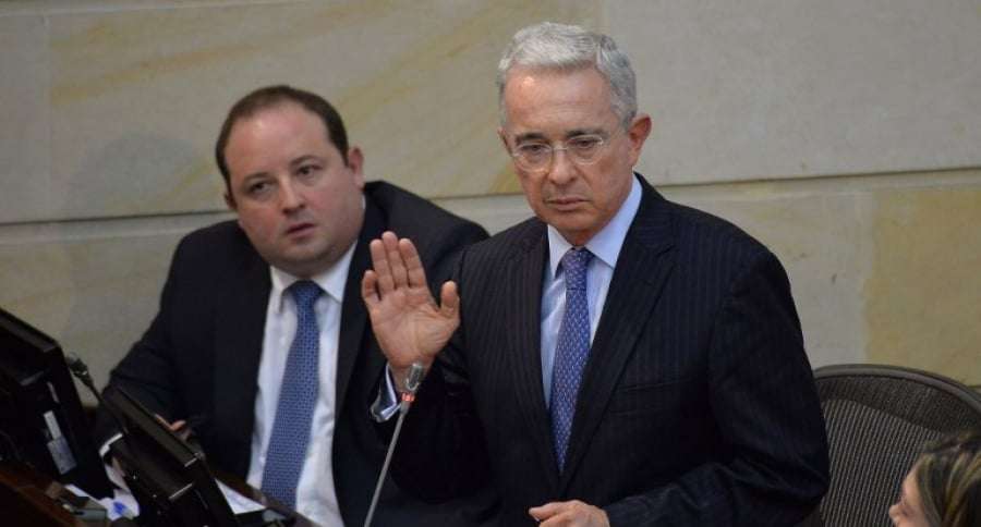 Carta de renuncia de Uribe ya está en poder del Presidente del Senado