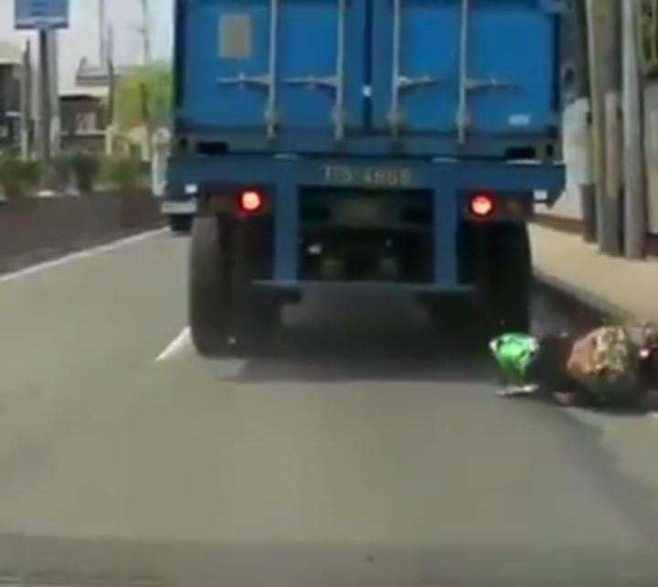 Camión de carga le aplastó la cabeza a un joven y este milagrosamente quedó vivo