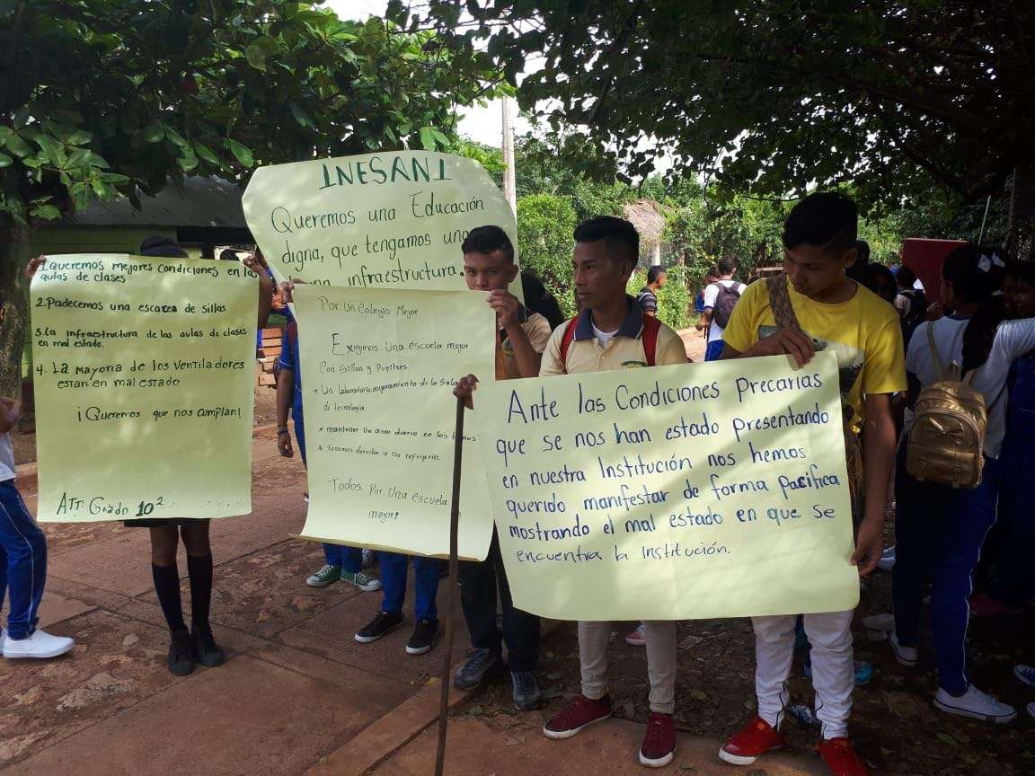 Estudiantes del colegio San Isidro de Montería, protestan por precarias condiciones en el plantel educativo