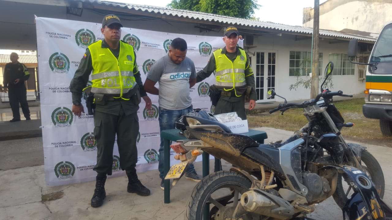 Capturan a hombre que transportaba 3.000 dosis de base de coca en el tanque de su motocicleta