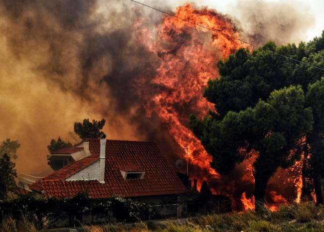 Incendios en Grecia dejan 74 muertos y 187 heridos