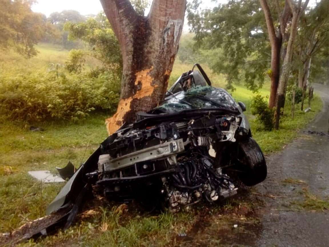 Aparatoso accidente de tránsito en Guarumo dejó un muerto y un herido