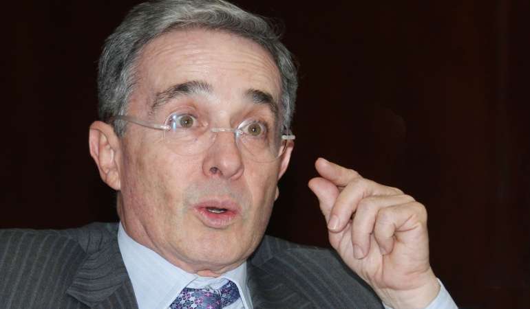Gustavo Petro solicitó al Senado no aceptar renuncia de Uribe