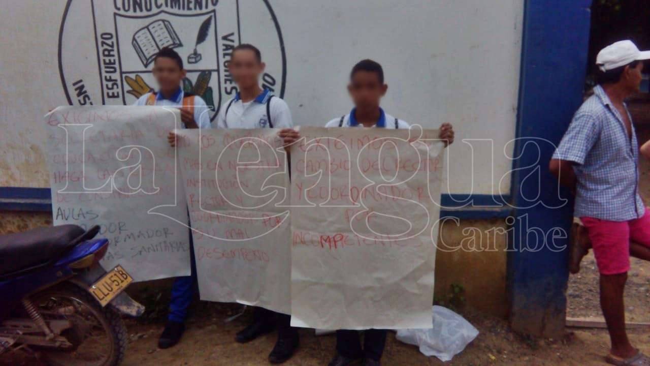 Estudiantes de la Institución Educativa Besito Volao protestan y exigen cambio de rector