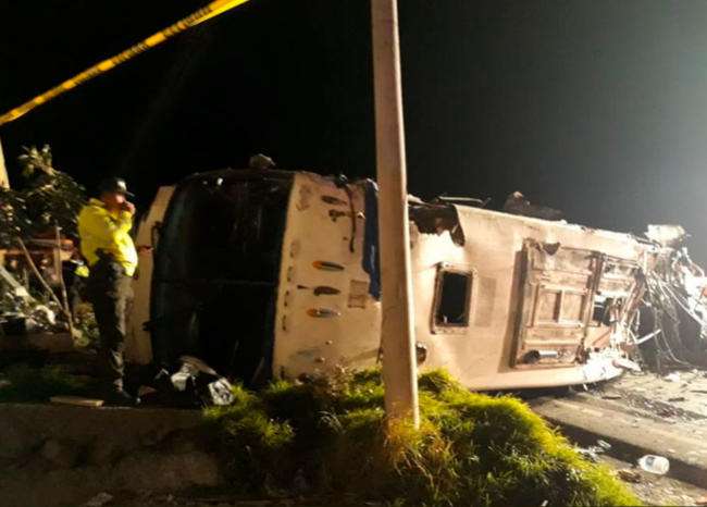 Accidente de tránsito en Ecuador dejó 24 muertos, la mayoría colombianos