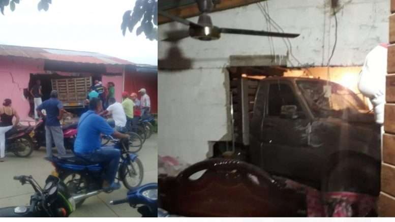 Mujer que conducía una camioneta de estaca se estrelló contra una vivienda en Tierralta
