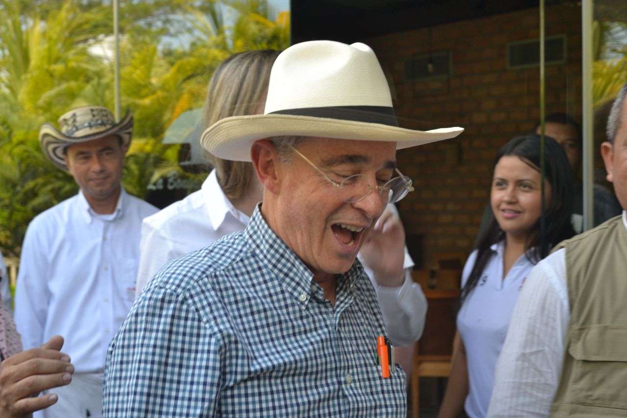 Por casos de corrupción, Uribe le dio ‘palo’ a Córdoba en Twitter y generó polémica