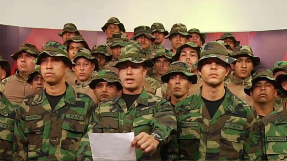 Militares venezolanos desconocen Gobierno de Maduro y piden apoyo para Juan Guaidó