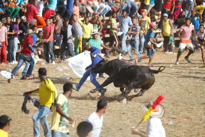 Entre la vida y la muerte, joven de 15 años que fue corneado en el ano por un toro en Ciénaga de Oro