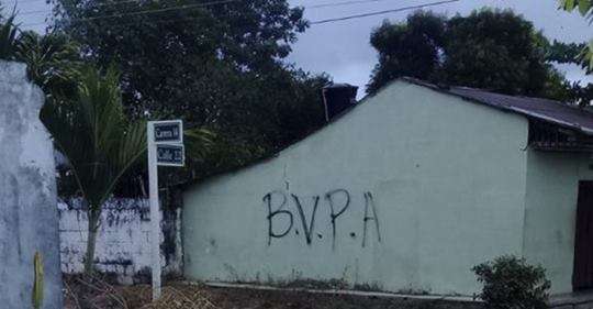 Temor en La Apartada por grafitis y amenazas de ‘Los Caparrapos’