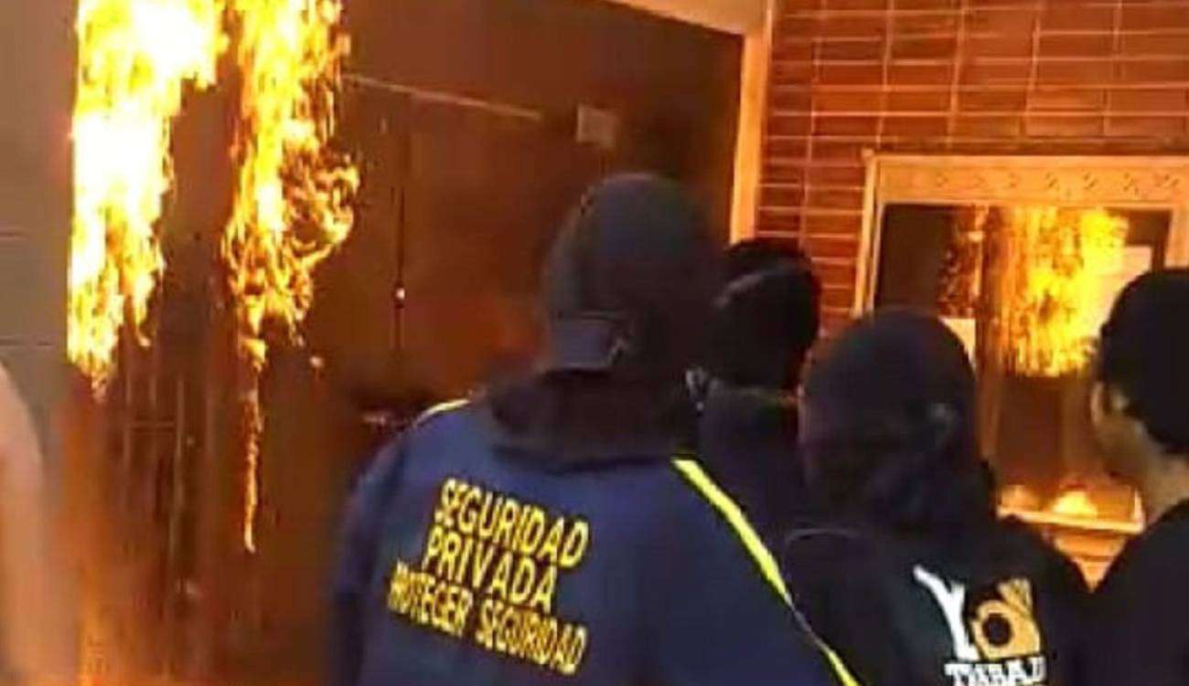 Con bombas incendiarias encapuchados protestaron en la Uniatlántico