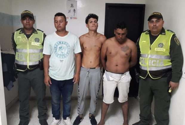 Atracaron un bus y los capturó la Policía