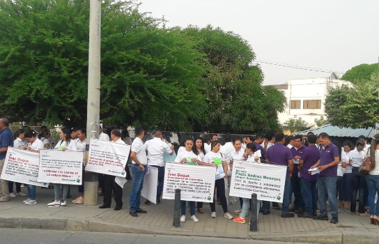 Trabajadores de Comfacor realizaron plantón rechazando el cierre de la EPS