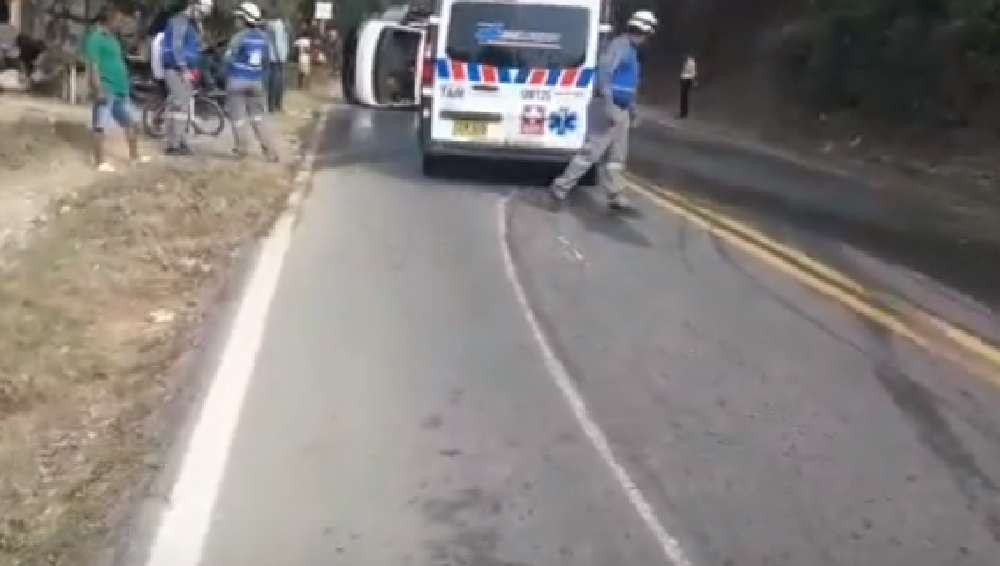 Carro de bomberos se accidentó en la vía Lorica – San Antero