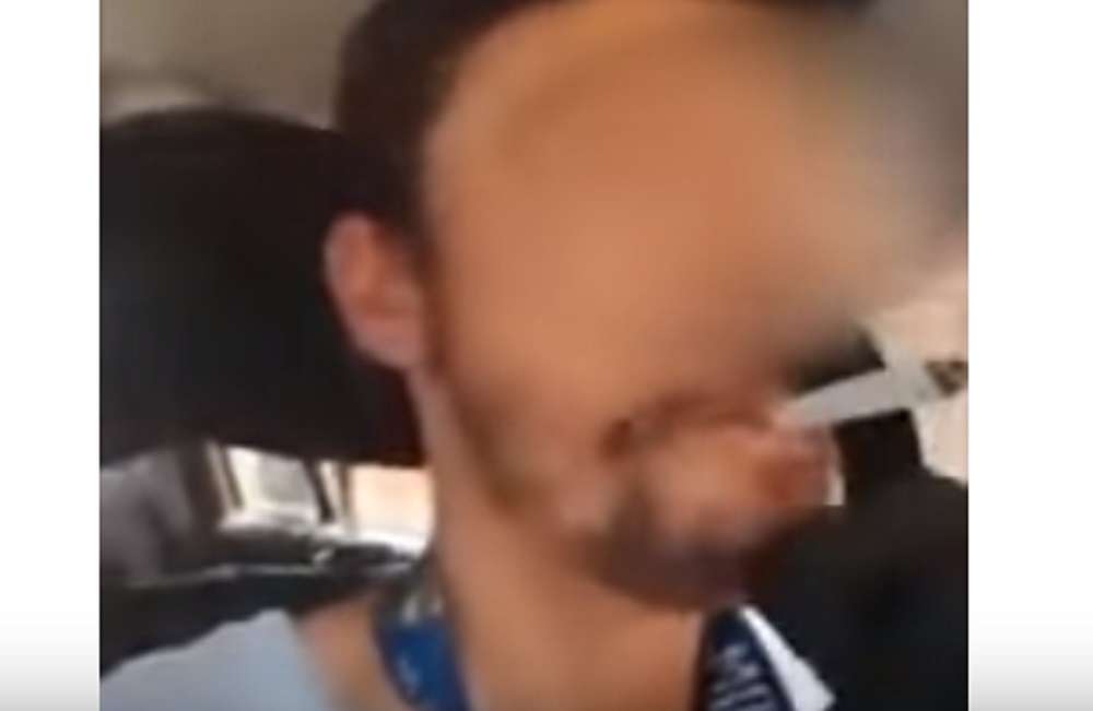 En video, taxista fuma marihuana mientras conduce