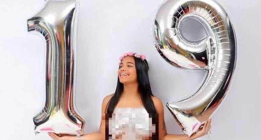 Usuarios de la red indignados por joven que se hizo foto estudio desnuda por sus 19 años