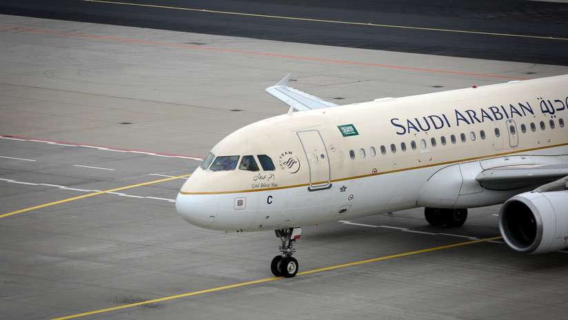 Avión tuvo que regresar de emergencia al aeropuerto porque madre dejó olvidado a su bebé