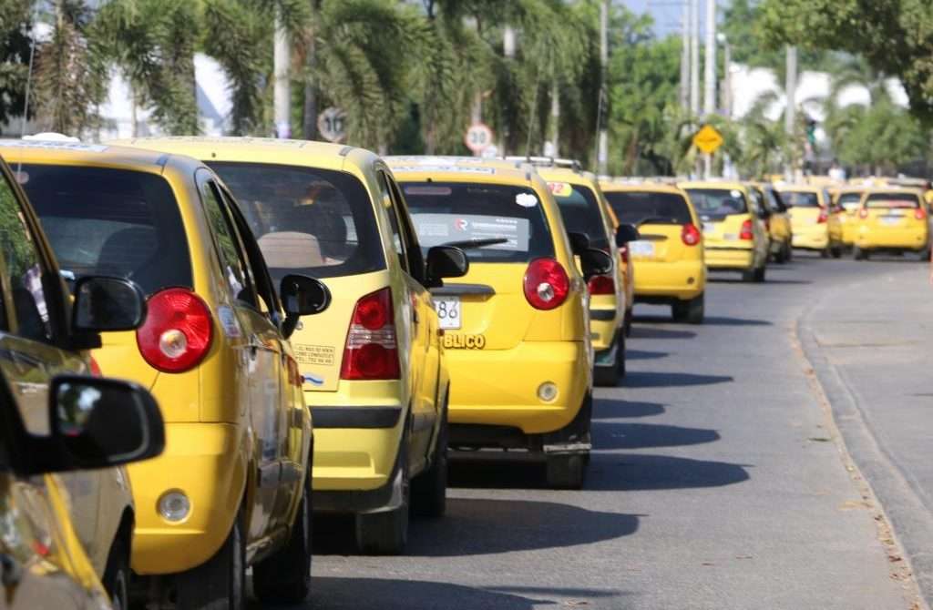 Aumentaron la tarifa de los taxis, ciudadanos tendrán que pagar 6 mil pesos por la mínima