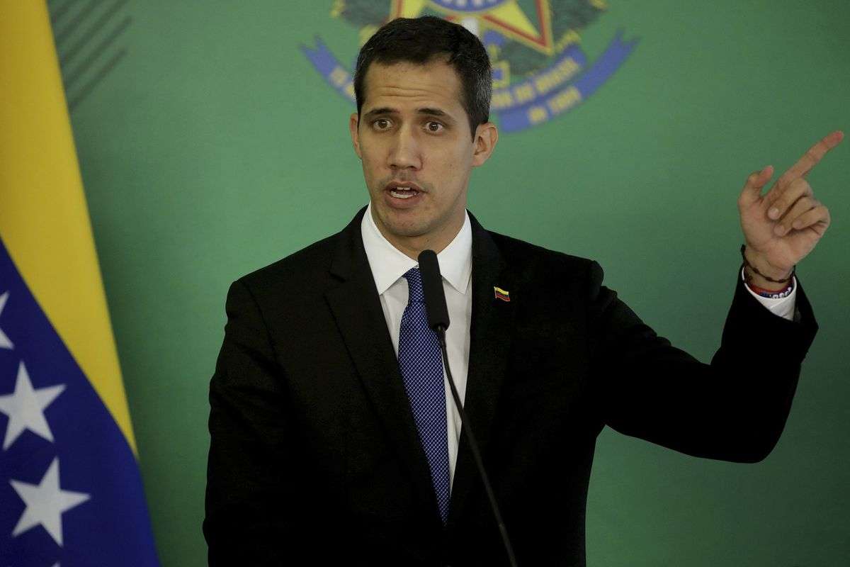 Presidente encargado de Venezuela anuncia su regreso y convoca nuevas manifestaciones en todo el país