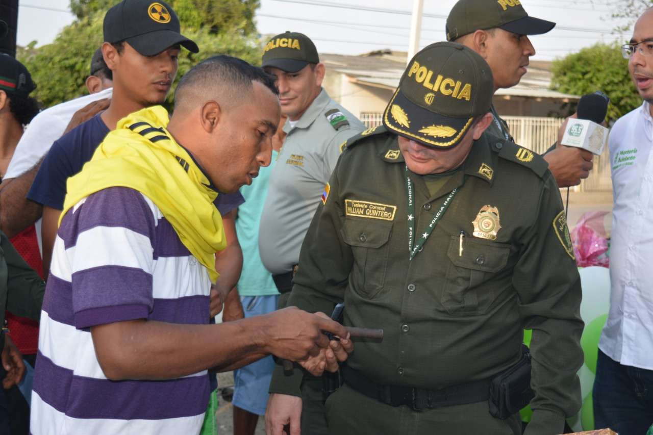 Policía de Montería realizó plan desarme en la cancha de Los Araujos