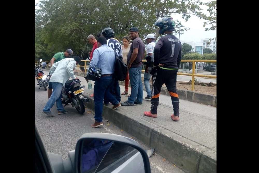 Aparatoso choque de motos en inmediaciones del colegio Nacional