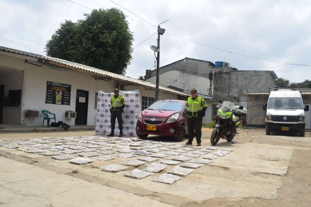 Incautan 50 kilos de marihuana en un automóvil abandonado en la vía Lorica- Montería