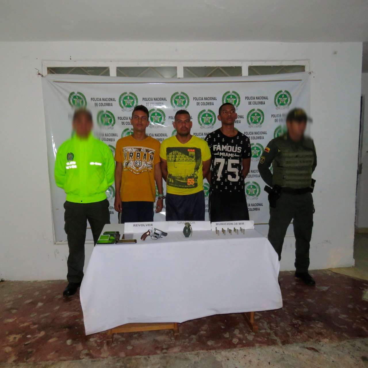 Capturan a tres hombres y aprehenden a tres adolescentes que delinquían para ‘Los Caparrapos’ en Montelíbano