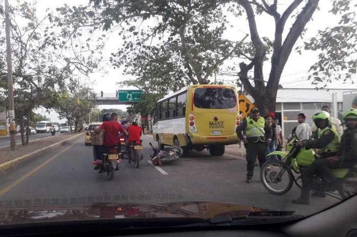 Choque entre buseta y una moto dejó un herido en la vía Cereté–Montería