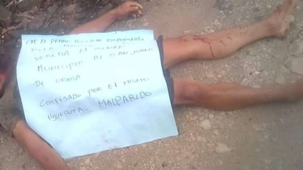 Identifican cadáver con cuatro tiros y una pancarta en la vía Montería – Arboletes