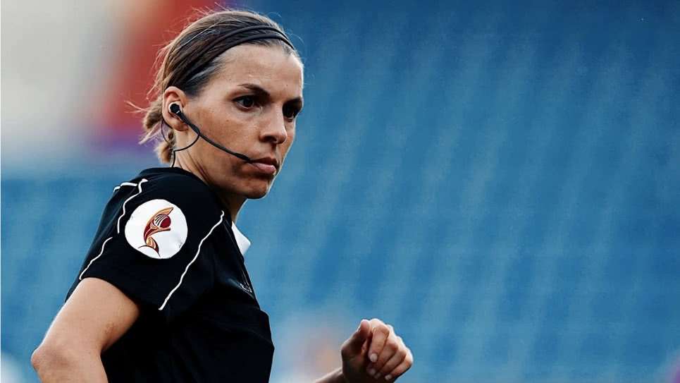 Histórico: Stéphanie Frappart, primera mujer que arbitrará en la Liga de Francia