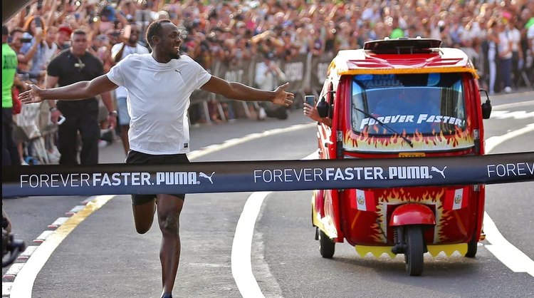 Usain Bolt no para de sorprender: corrió ante un mototaxi en Perú