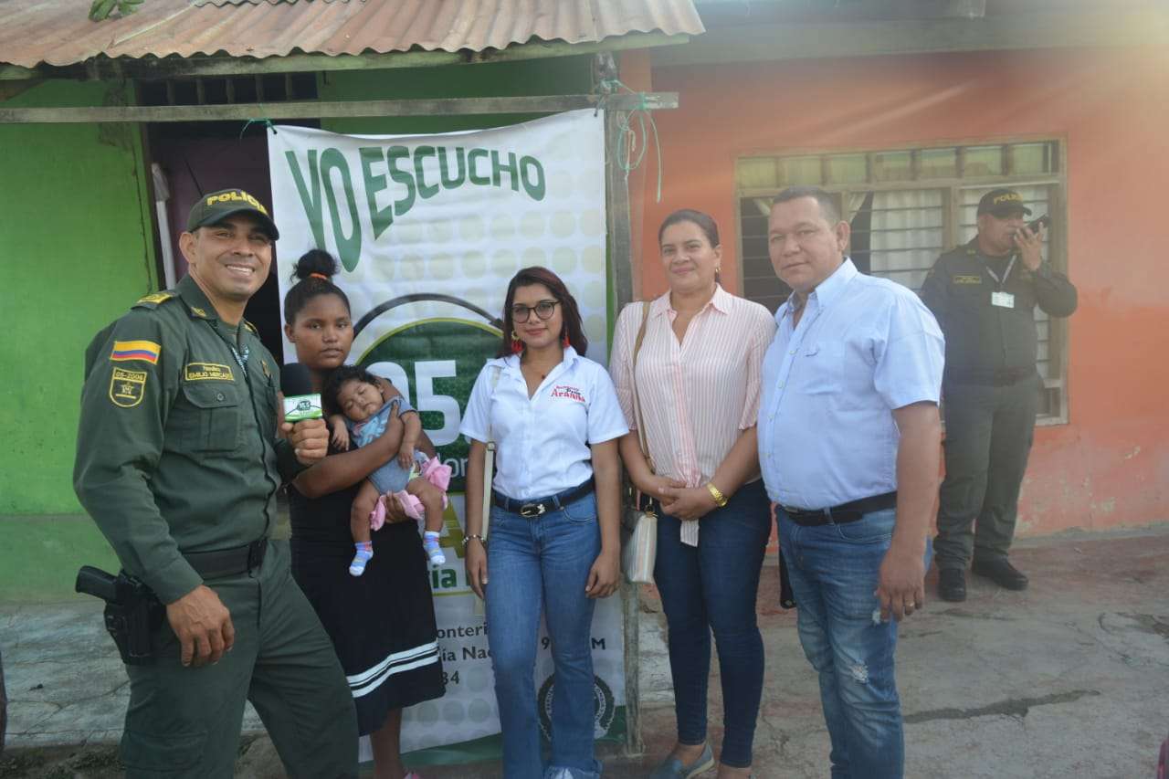 Policía realizó acompañamiento en entrega de mercado y bono a madre necesitada en Montería