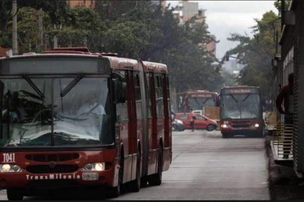 Se montó a un bus, perdió el conocimiento y despertó violada