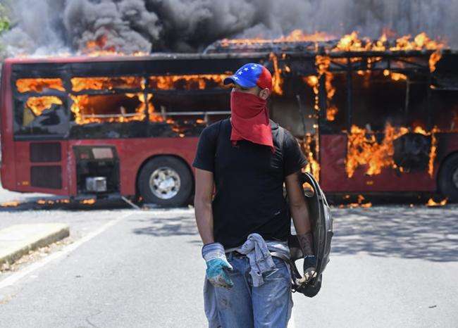 Protestas en Caracas han dejado más de 65 heridos
