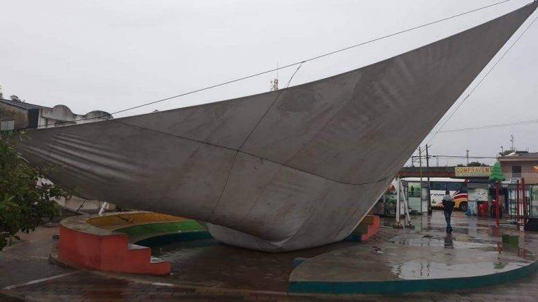 Por fuertes lluvias, el teatrino del parque en San Bernardo del Viento se vino abajo