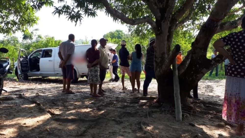 Hombre estranguló y colgó a su esposa de un árbol tras descubrir que tenía VIH