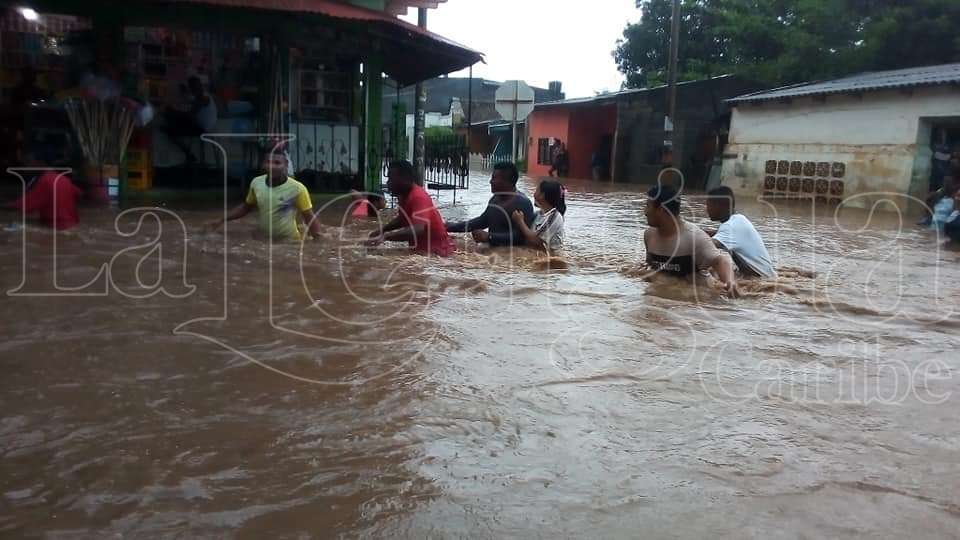 ¿Dónde está la alcaldesa ‘Chofy’ Jattin? Loriqueros nadan en las calles tras fuerte aguacero