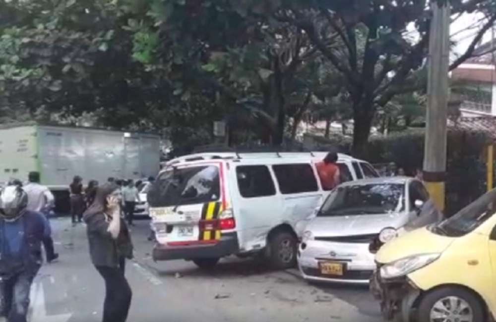Un muerto y doce heridos dejó aparatoso accidente de tránsito en Medellín