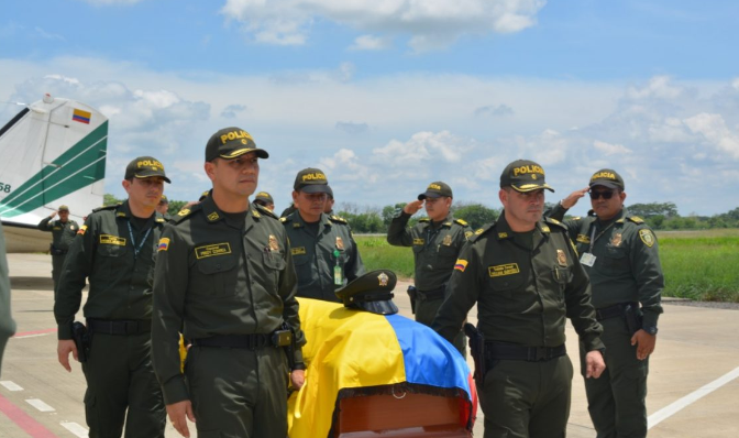 En Montería recibieron con honores el cuerpo del policía asesinado en Turbo