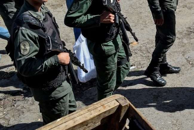 Asesinaron a cuatro militares y dos policías en una emboscada en Venezuela