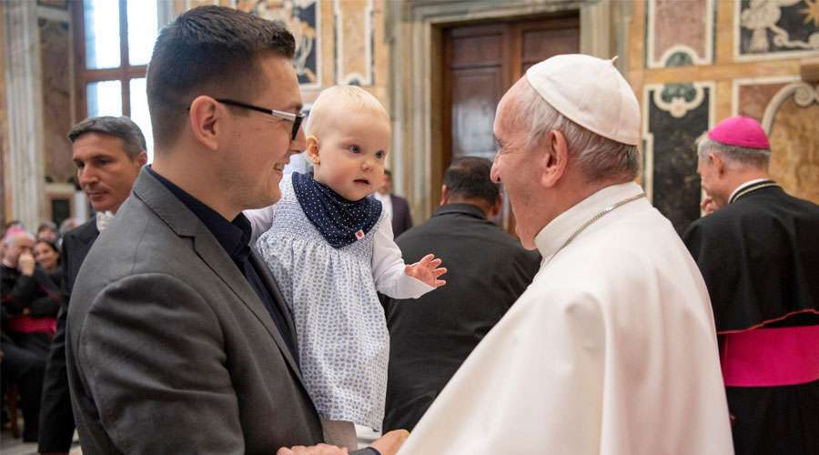Papa Francisco dice que abortar es como ‘contratar a un sicario’