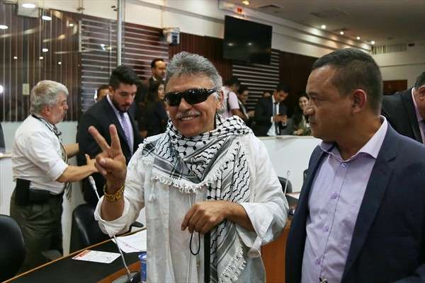 Llegada de Santrich causó malestar en Comisión de la Cámara y suspendieron sesión