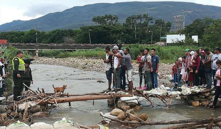 Destruyen puentes ilegales en la frontera colombo-venezolana