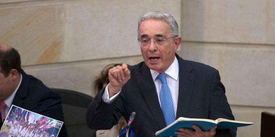Senador Uribe planteó papeleta en elecciones de octubre para «reiterar la prohibición de drogas»